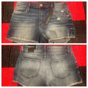 NWT SEETHRUSOUL High Rise Boyfriend short size 26
Inseam 2 1/2”